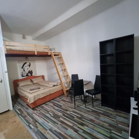 7Dab Apartment Bezeredj Contactless Self -Check-In Budapest Exterior photo
